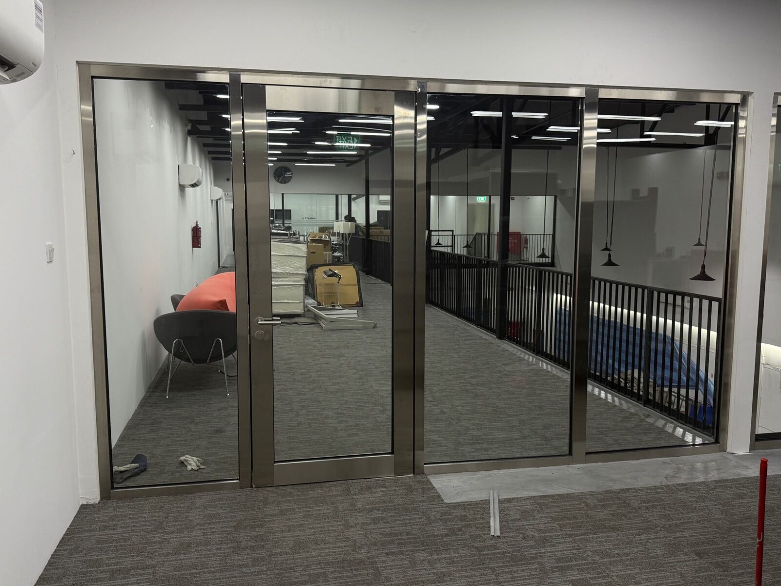 Corridor screen: fire rated glass with stainless steel capping finish