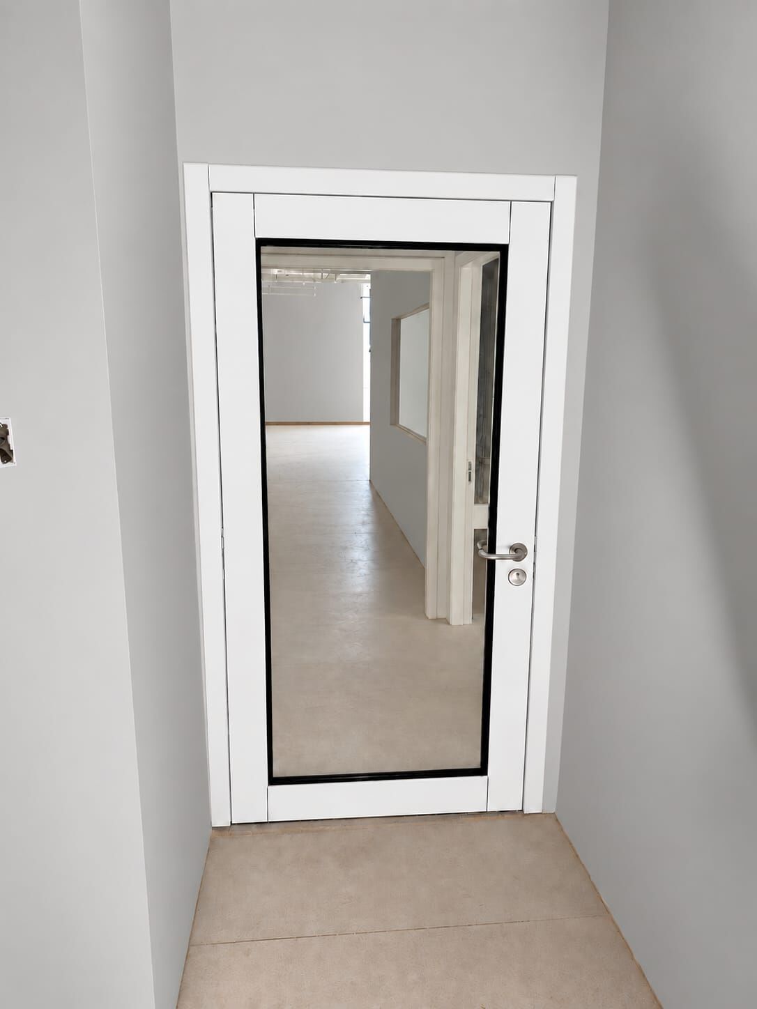 Corridor door: fire rated glass with powder coated finish